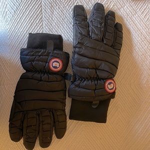 Canada Goose gloves